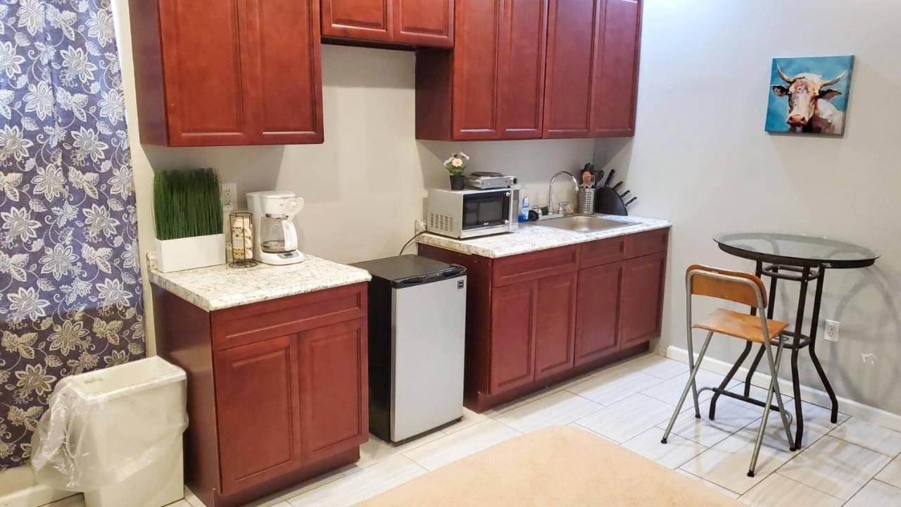 1St Floor Studio Near Airport With Small Kitchenette Filadélfia Exterior foto